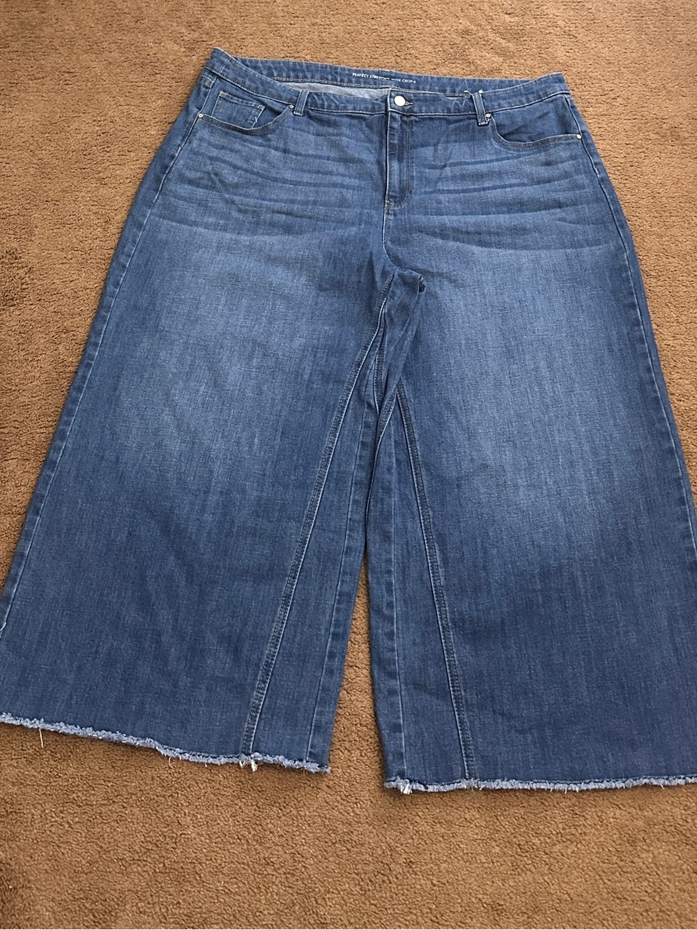 Chico's Perfect Stretch Wide-Leg Crop Blue Medium Wash Stretch Jeans 4